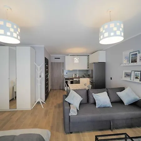 Przy Plazy / 1st Line ريفال